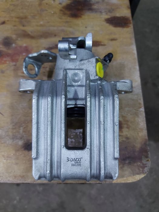 Zacisk hamulcowy prawy tył: golf 4, toledo 2, leon, octavia 1, bora,