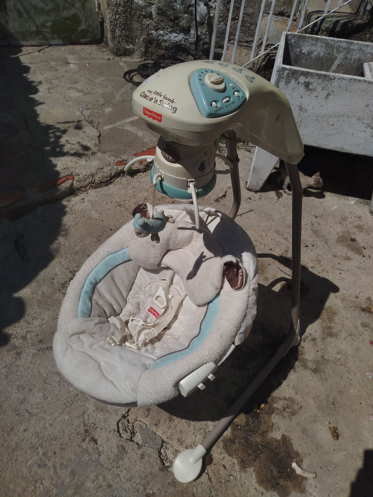 Cadeira de balanço, marsupio e saco de dormir para bebê