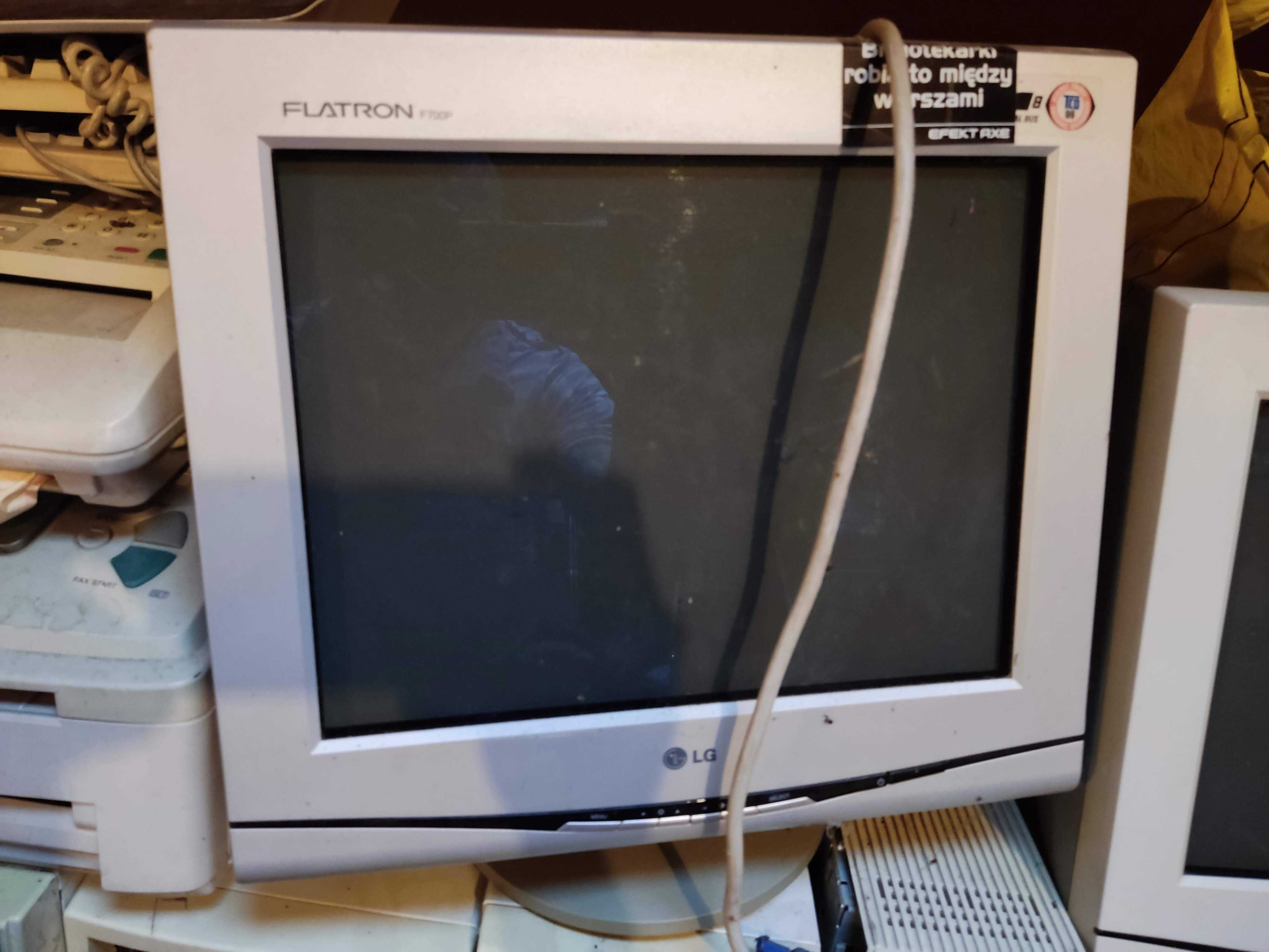 Monitory CRT i LCD stare 4 sztuki. Stan jak na zdjeciach