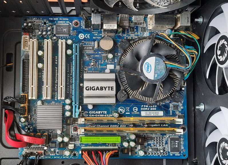 Комплект Gigabyte GA-G41M-ES2H + Core 2 Quad Q9550 + кулер + 4GB RAM