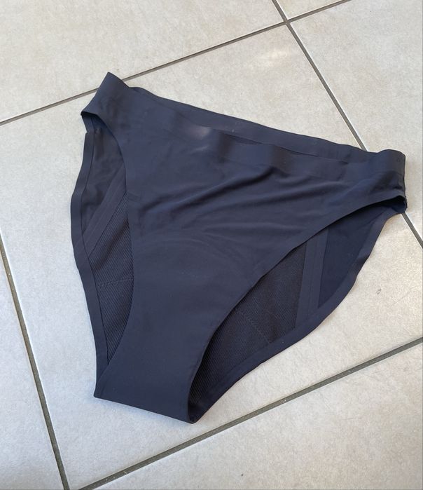 Majtki roz.34/36 czarne chłonne z wkladką bezszwowe funkcyjne