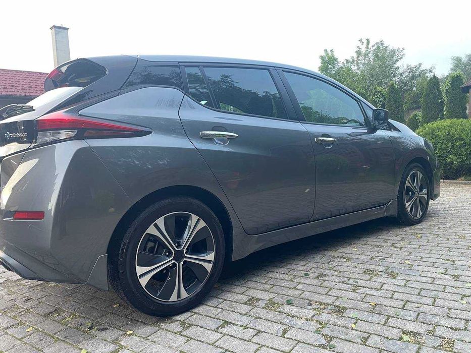 Nissan Leaf 2022 • 22 000 км • Сірий колір. Власник