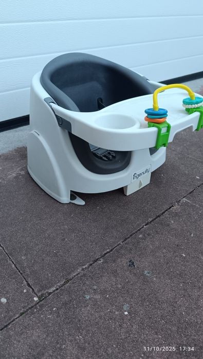 Cadeira de refeição portátil e evolutiva