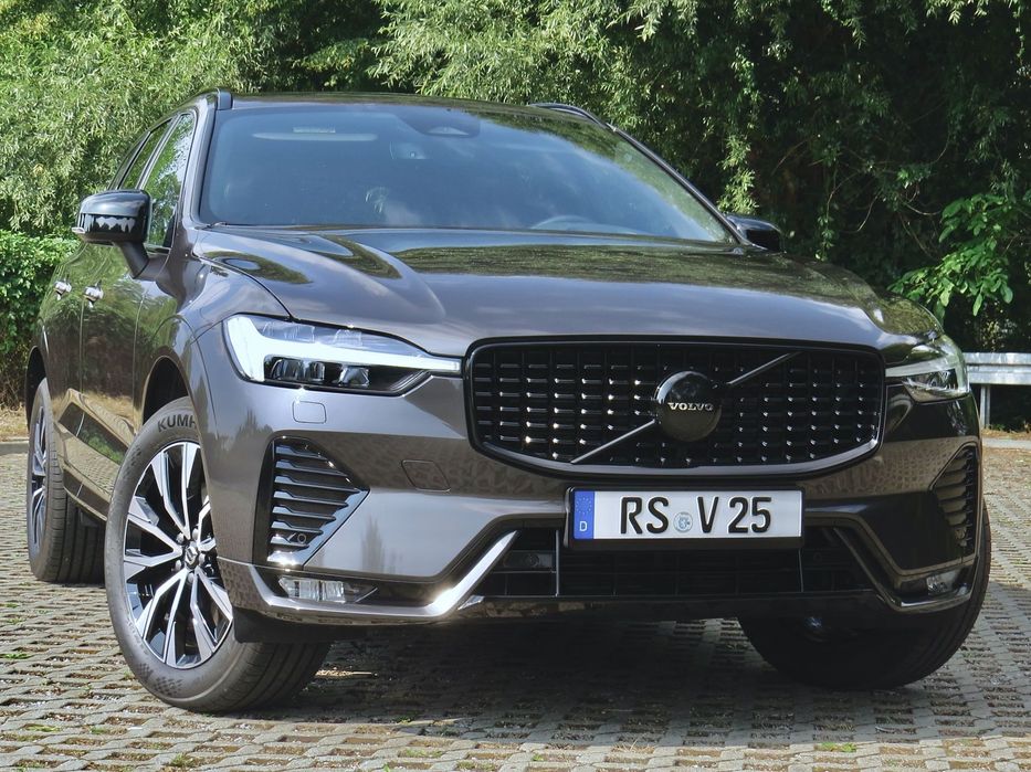 Volvo XC 60 **R DESIGN** 4x4* PLATINUM Grey* HarmanKardon* HAK* Nowe Auto! FullOPC
