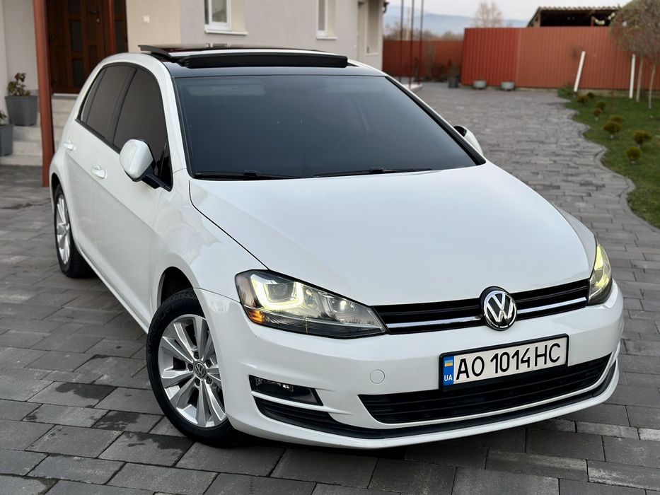 Volkswagen  Golf  2015 року.