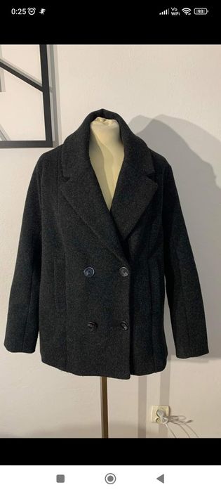 Płaszczyk damski Amisu, rozmiar z metki 38, wg mnie 40 lub 42.