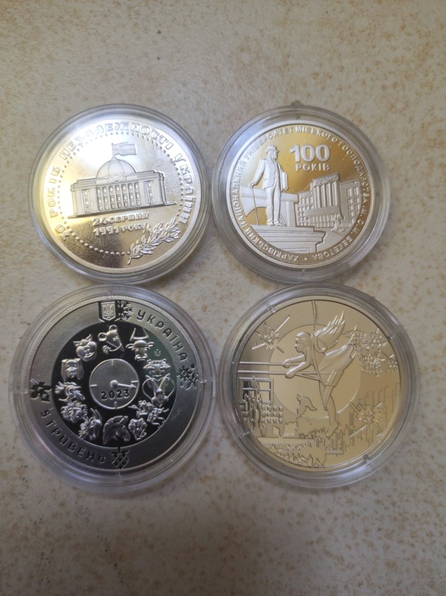 Монеты  10 гривен,новые.