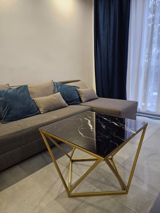 Stolik kawowy glamour czarny blat zlote nogi