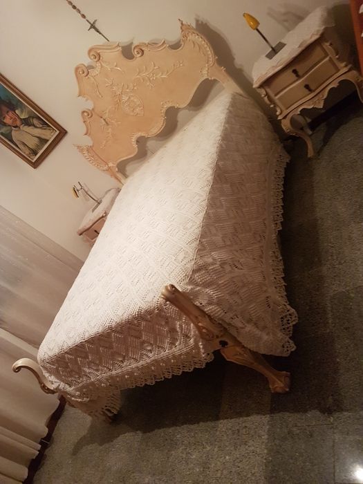 Conjunto cama cómoda mesinhas cabeceira