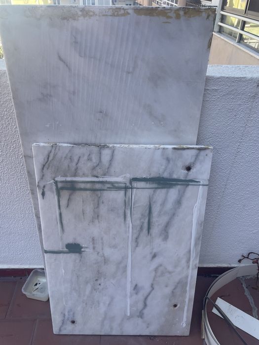 Vendo 2 bancadas em marmore , 20 euros cada