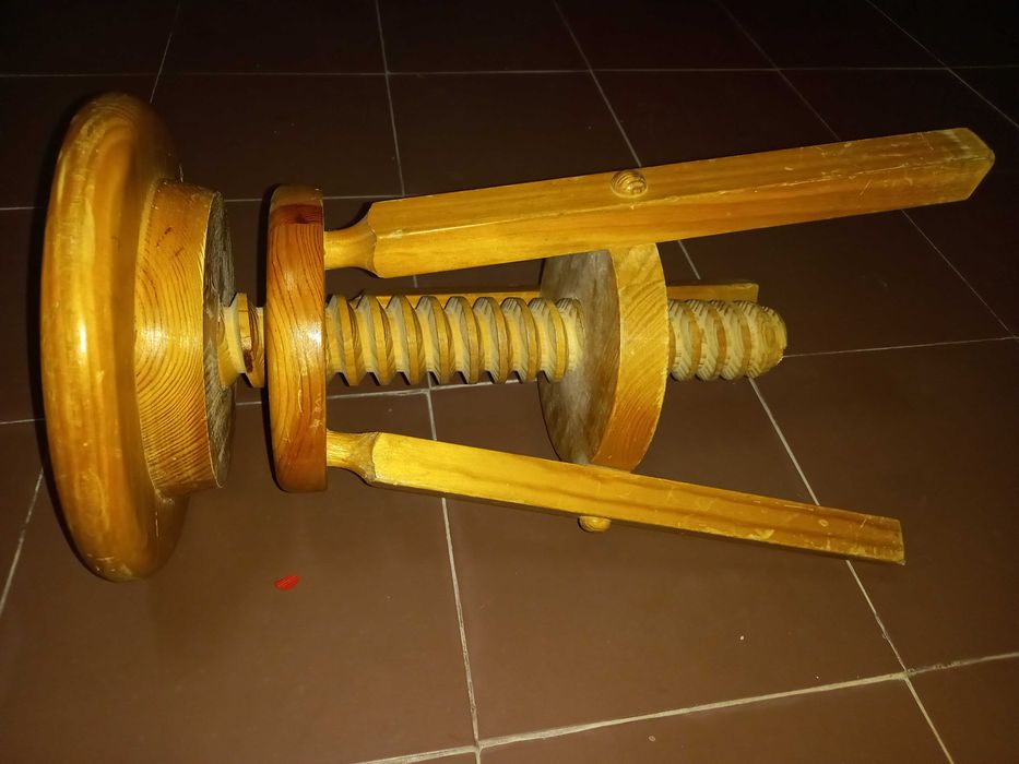 Vendo cadeiras e bancos