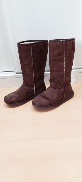 Botas castanhas em camurça