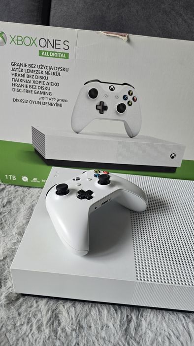 Xbox one S 4K dysk 1 tb pad