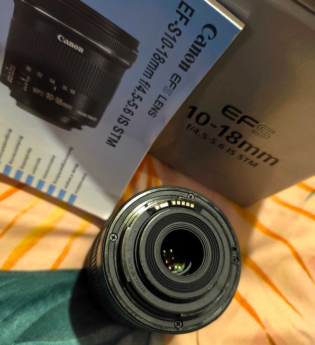 Obiektyw CANON EF-S 10-18 mm.