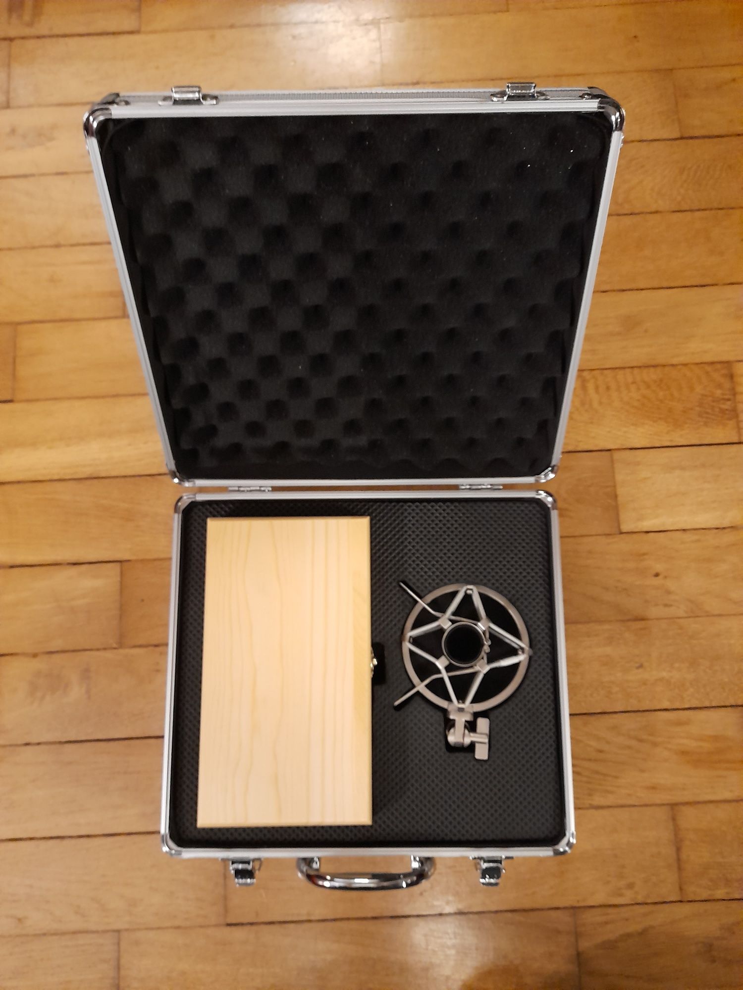 Mikrofon wstęgowy t.bone RM 700