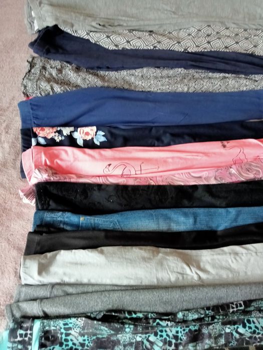 18 par  leginsów w różnych kolorach i wzorach na 8 - 10 lat