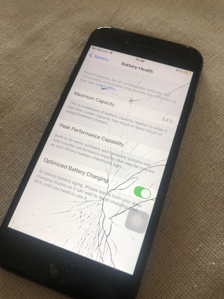 Iphone se2020 uszkodzony wyświetlacz zbity