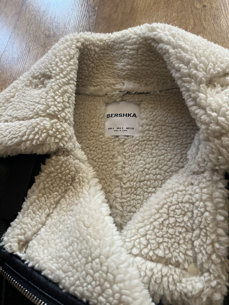 Жіноча дублянка Bershka
