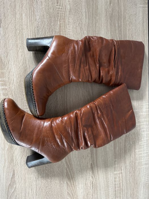 Жіночі шкіряні чоботи