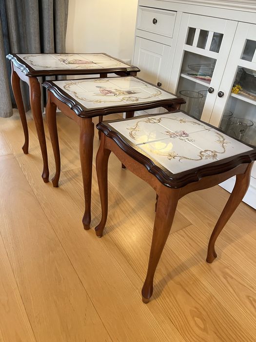 Stolik kawowy potrojny z malowanymi kaflami