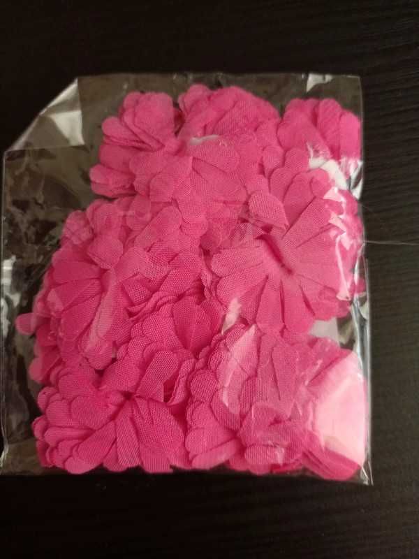 Kwiatki do przyklejania aplikacji różowe