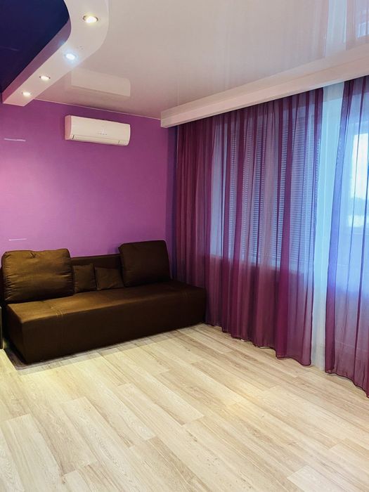 LUX на Набережній з видом на річку.2години-800грн