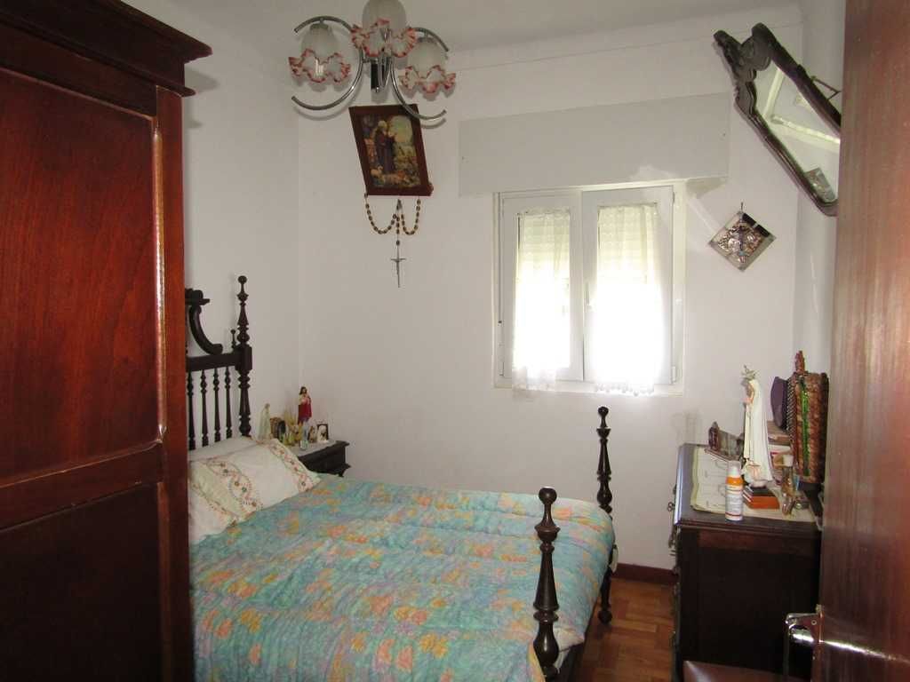 Quinta com 2 Andares T3 e T2, Garagem, Terreno e Anexos