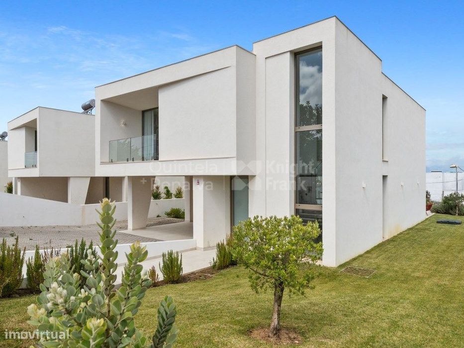 Moradia T4 com jardim e piscina em Fontanelas, Sintra