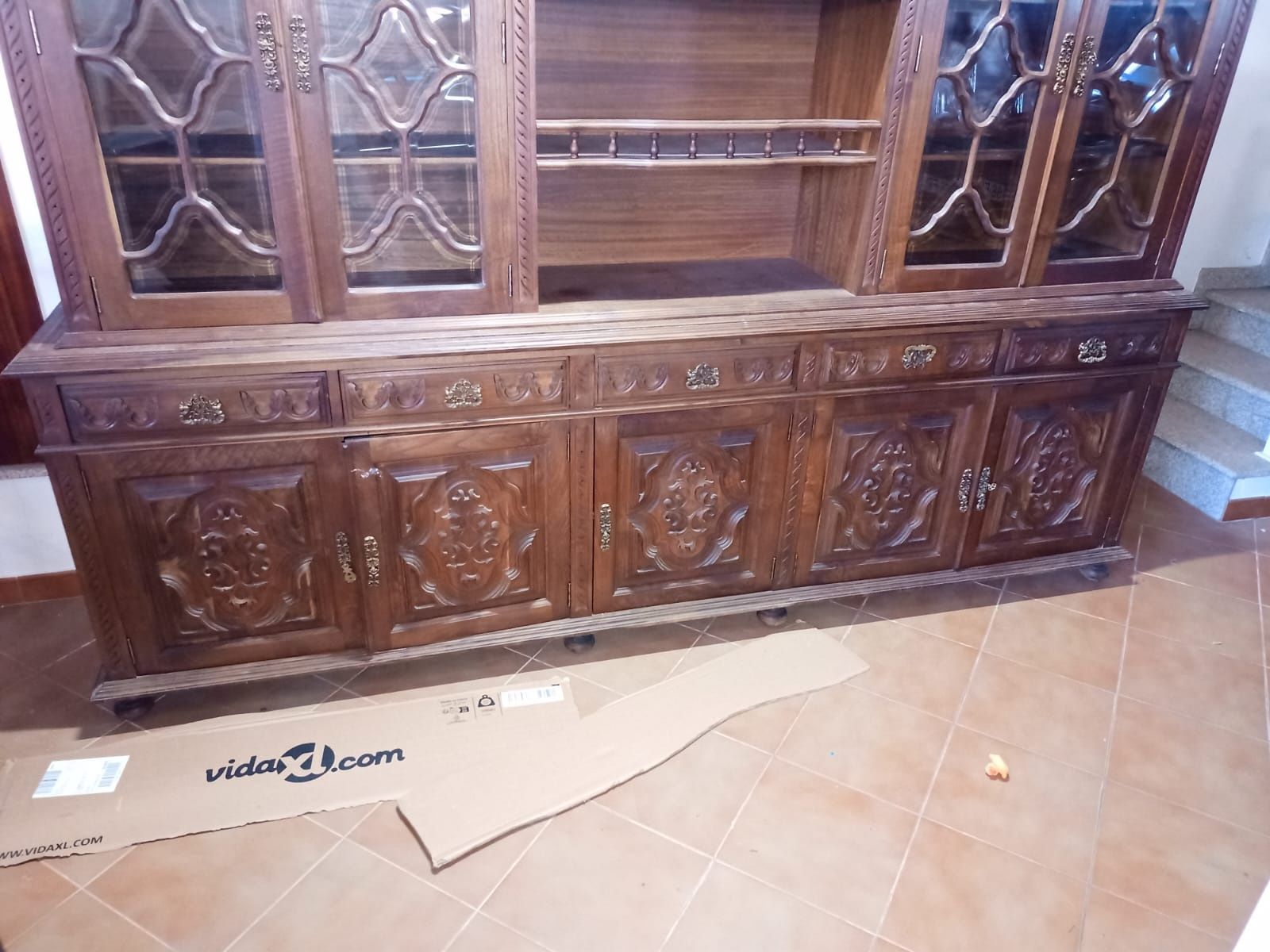 Móvel de sala com vitrine