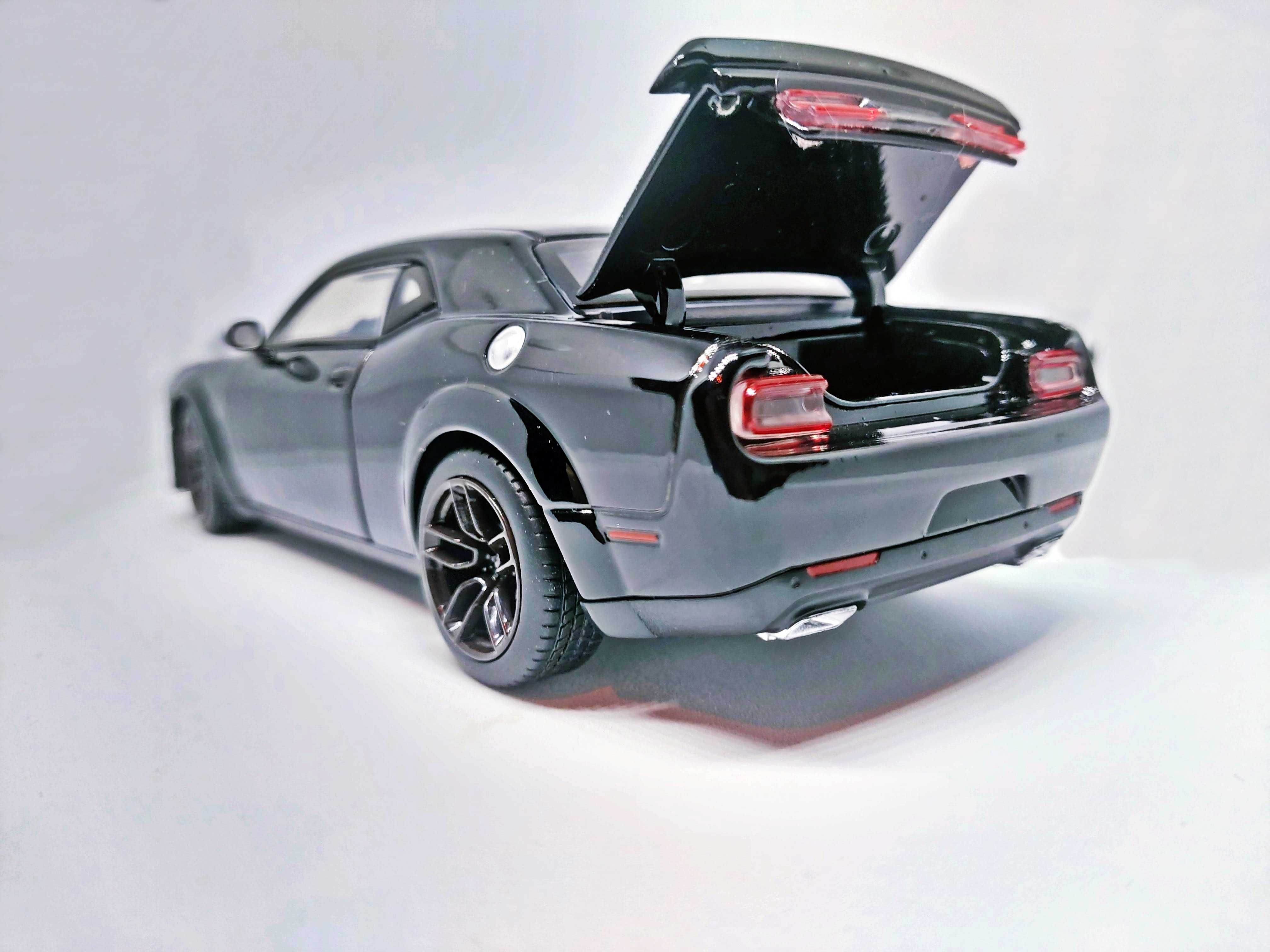 Dodge Challenger SRT Hellcat Redeye - Full Open 1/32