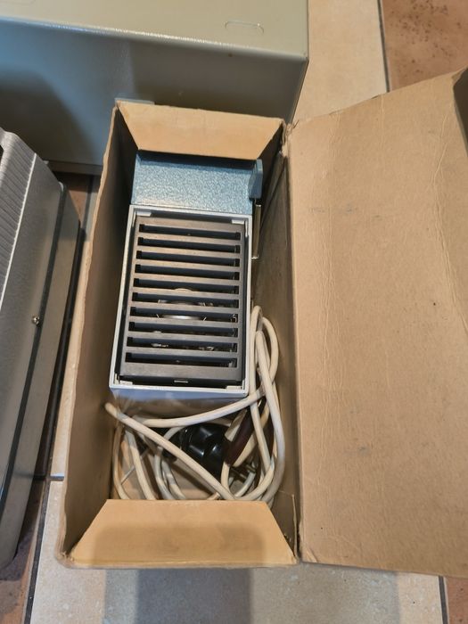 Sprzedam zestaw starych rzutników oraz projektor