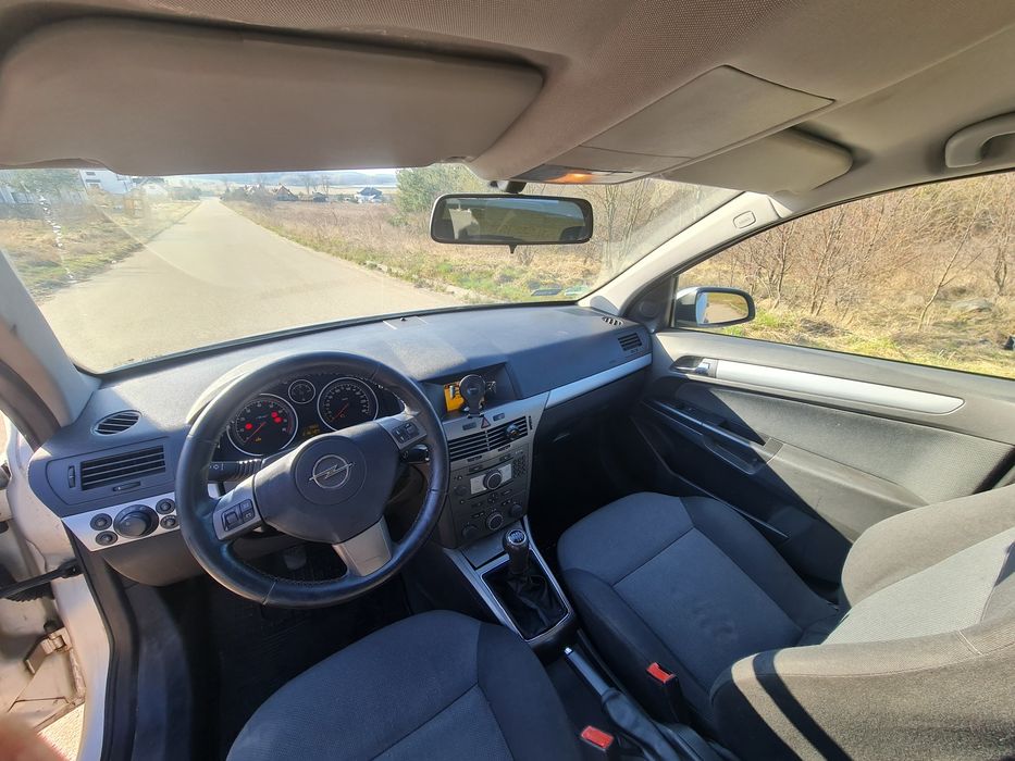 Opel Astra 3 H kombi 1.4 benzyna 2006