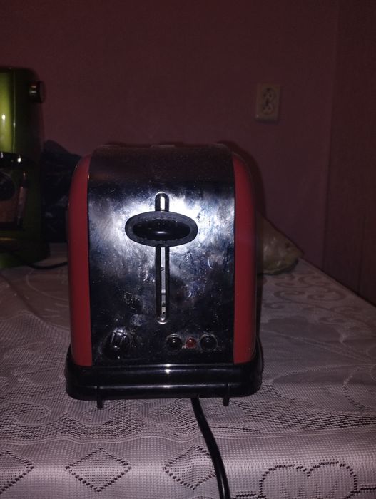 Тостер RUSSELL HOBBS Colours Flame Red 18951-56