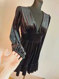 Czarna welurowa sukienka z dekoltem v neck plisowana xs s m