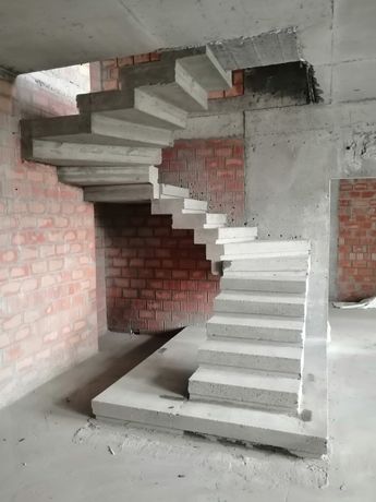Бетонні сходи монолітні залізобетонні конструкції бетонные лестницы