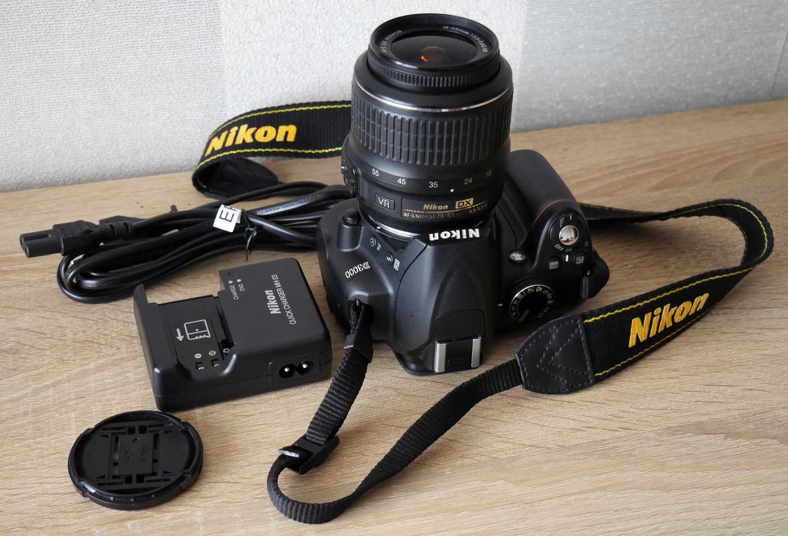 NIKON D3000 z obiektywem 18-55mm z VR i torba