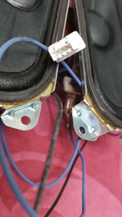 Sony Bravia KDL-32BX300 - Colunas  - Botões