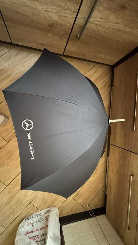 Парасоля Mercedes Benz - до 1 метра десь у розкритому стану