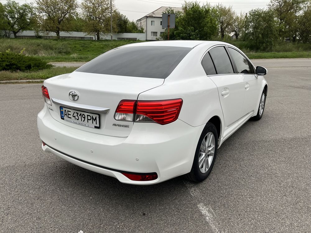 Toyota Avensis Restaling 2012г газ/бензин