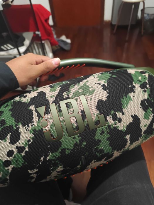 JBL bombox 3 , na caixa