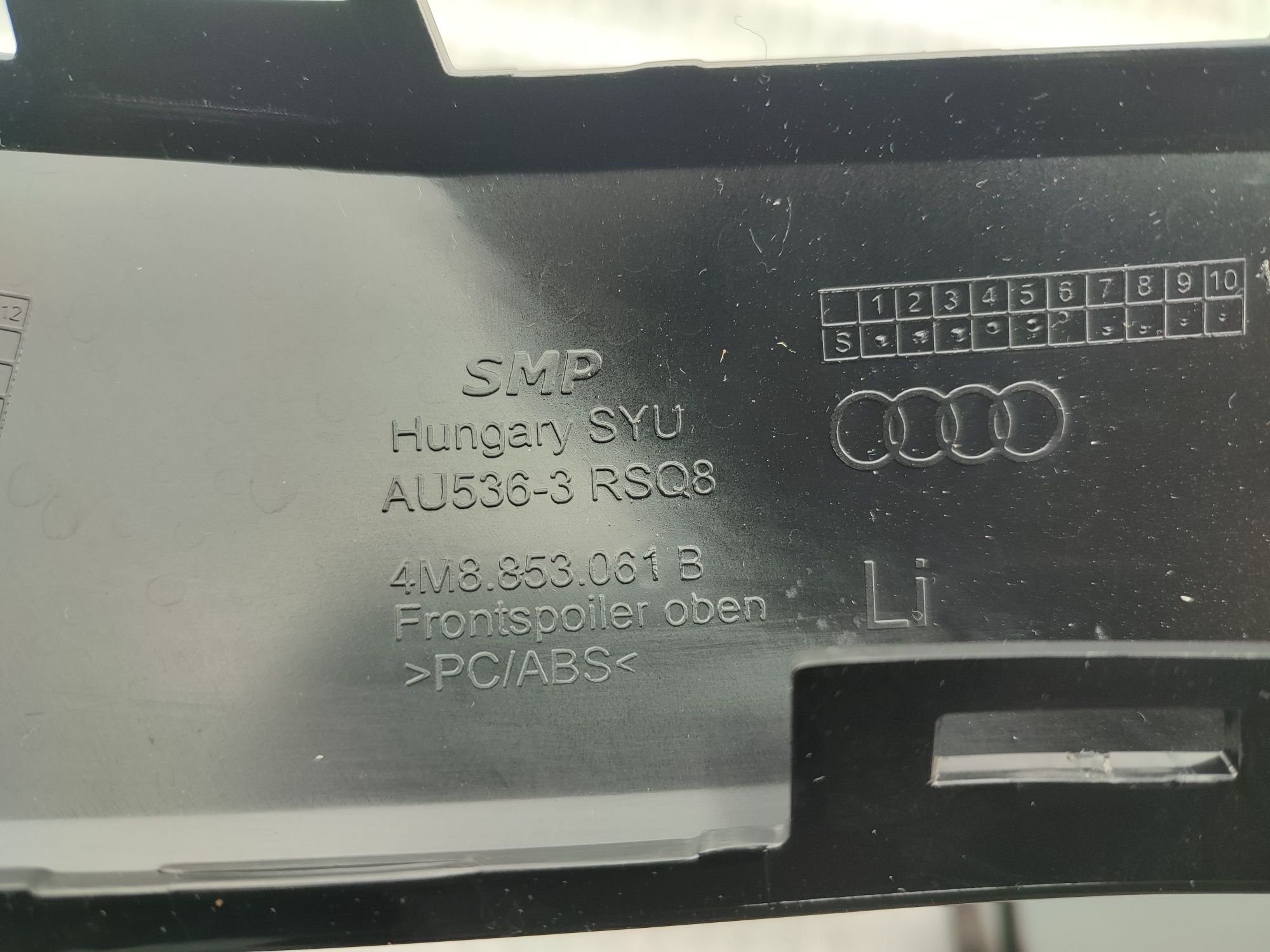 Listwy zderzaka przedniego  Komplet Audi RSQ8 4M8.853.061B.4M8.853062B