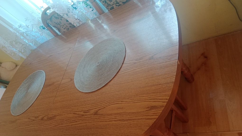 Stół plus komplet 4 krzeseł