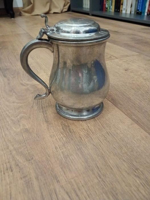 Metalowy kufel na piwo z klapką vintage