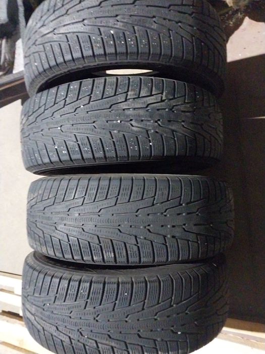 Шини зима 215/65/16