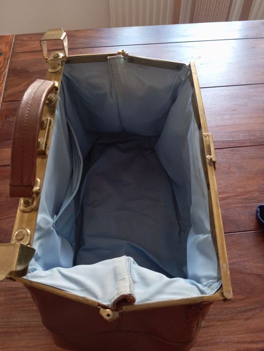 Torebka, stary kuferek, torba lekarska