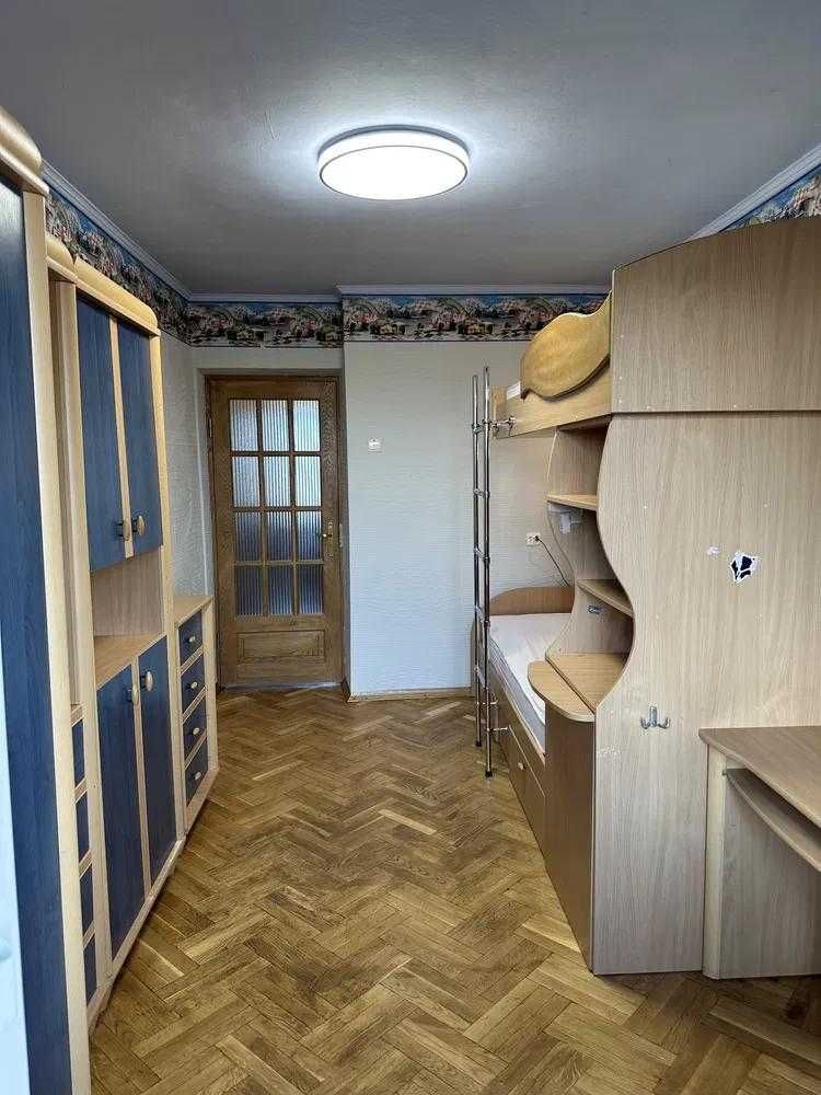 Оренда 3 кім. кв. вул. Єфремова (Leoland)
