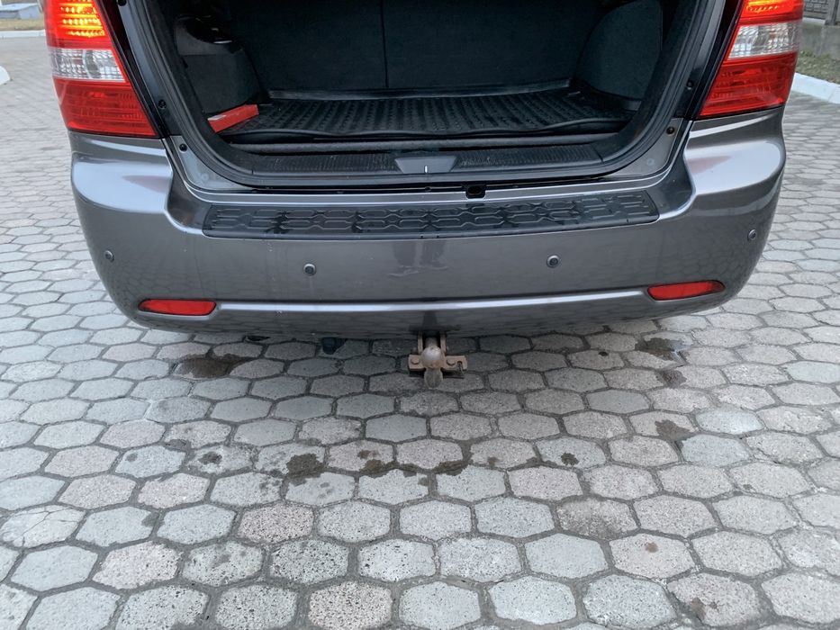 Бампер задній Kia Sorento 1 парктроніки кіа соренто фаркоп