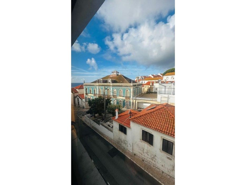Apartamento T2 totalmente renovado em Sesimbra