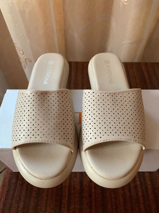 шльопанці жіночі