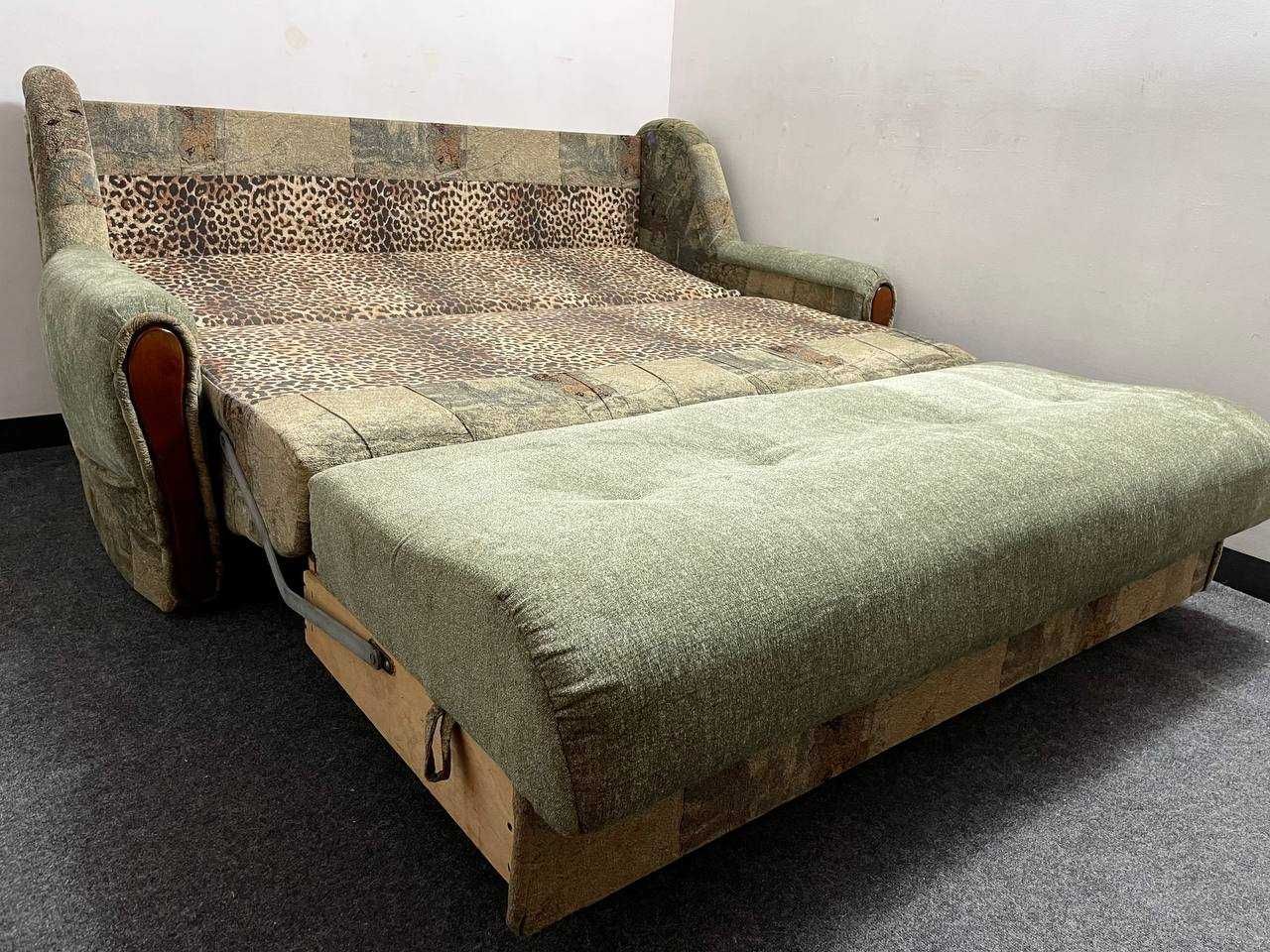 Диван-ліжко розкладний вперед з величезним спальним місцем 160*195